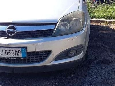 Usata Opel Astra GTC Enjoy 90 CV (66 kW) 2007 Argento Coupé