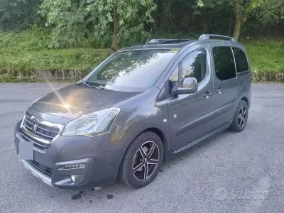 Usata Peugeot Partner Tepee Outdoor 120 CV (88 kW) 2015 Grigio Monovolume