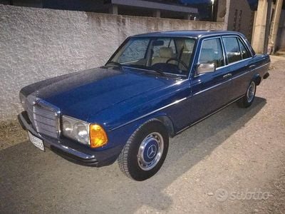 Usata Mercedes 200 1983 Blu Berlina