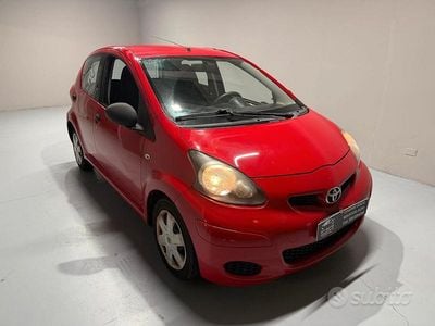 Usata Toyota Aygo Connect Style 67 CV (49 kW) 2011 Rosso Utilitaria
