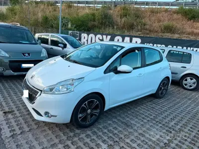 Usata Peugeot 208 Allure 82 CV (60 kW) 2014 Bianco Utilitaria
