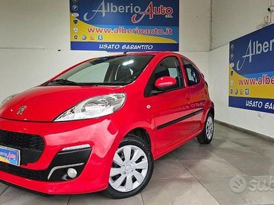 Usata Peugeot 107 Active 68 CV (50 kW) 2012 Rosso Utilitaria