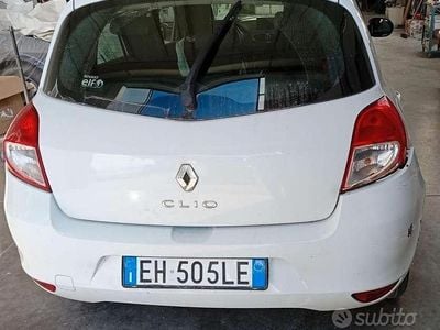 Usado Renault Clio II 75 CV (55 kW) 2011 Blanco Berlina