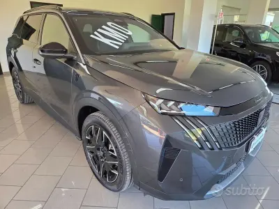 Nuova Peugeot 5008 GT 136 CV (100 kW) 2025 Grigio scuro SUV