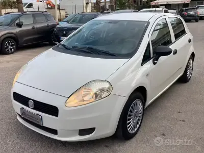 Usata Fiat Grande Punto S 75 CV (55 kW) 2011 Bianco Utilitaria
