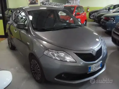 Usata Lancia Ypsilon 95 CV (69 kW) 2017 Grigio Utilitaria