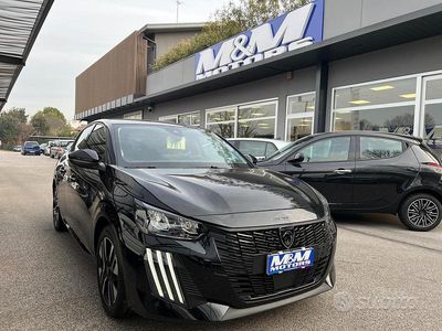 Usata Peugeot 208 Allure 101 CV (74 kW) 2025 Nero Utilitaria