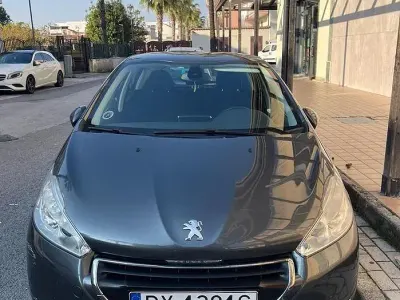 Usata Peugeot 208 95 CV (69 kW) 2014 Grigio Utilitaria