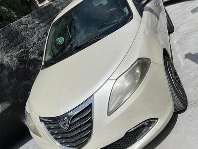 Usata Lancia Ypsilon 95 CV (69 kW) 2012 Bianco Utilitaria