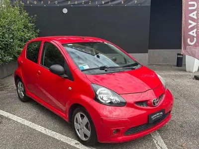 Usata Toyota Aygo Sol 54 CV (39 kW) 2006 Rosso Utilitaria