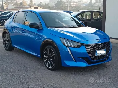 Usata Peugeot 208 GT 131 CV (96 kW) 2023 Blu/azzurro Utilitaria