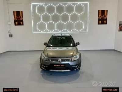 Usata Fiat Sedici 135 CV (99 kW) 2012 Grigio SUV