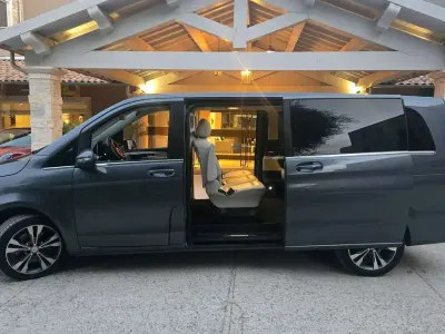 Usata Mercedes V250 Premium 190 CV (139 kW) 2018 Grigio Monovolume