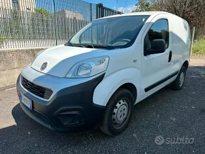 Begagnad Fiat Fiorino 77 HK (56 kW) 2018 Vit Minibuss