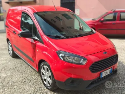 Usata Ford Transit Courier Titanium 75 CV (55 kW) 2018 Rosso Furgone