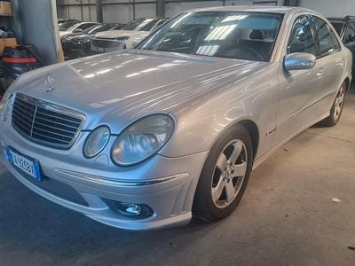 Usata Mercedes E270 Avantgarde 176 CV (129 kW) 2005 Argento Berlina