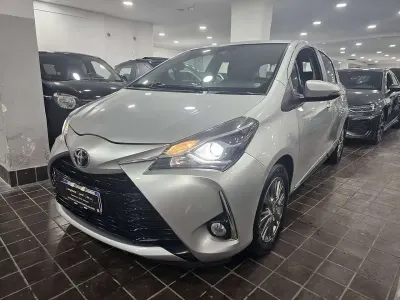 Usata Toyota Yaris Edition 111 CV (81 kW) 2019 Grigio chiaro metallizzato Berlina