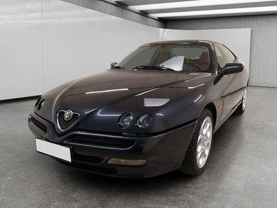 Begagnad Alfa Romeo GTV 150 HK (110 kW) 2001 Svart Sportkupé