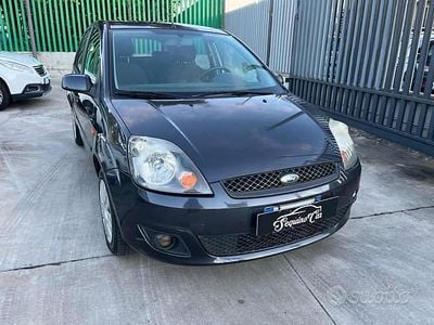 Usata Ford Fiesta 75 CV (55 kW) 2007 Vari colori Berlina