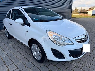 Usata Opel Corsa 65 CV (47 kW) 2012 Bianco Utilitaria