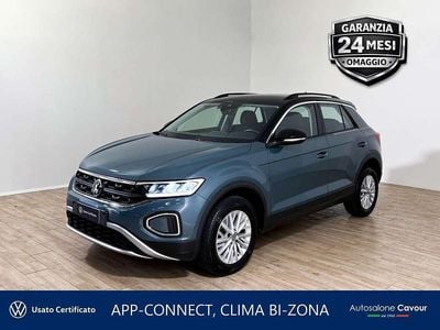 Usata VW T-Roc Life 150 CV (110 kW) 2023 Petroleum blue SUV