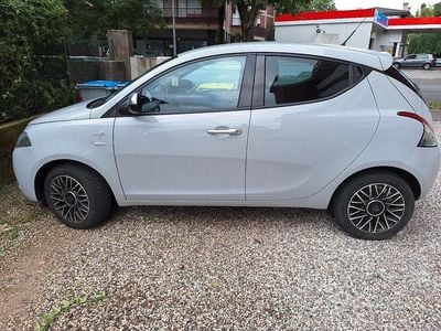 Usata Lancia Ypsilon 80 CV (58 kW) 2017 Grigio Utilitaria