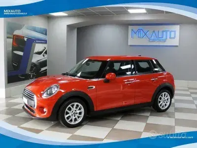 Usata Mini ONE 102 CV (75 kW) 2021 Arancione Utilitaria