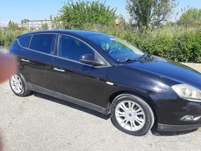 Usata Lancia Delta 120 CV (88 kW) 2009 Utilitaria