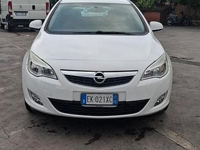 Bianco Usata 2011 Opel Astra Berlina | 2999 € (Buon prezzo)
