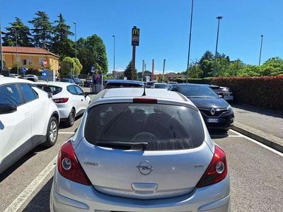 Usata Opel Corsa Edition 80 CV (58 kW) 2010 Utilitaria