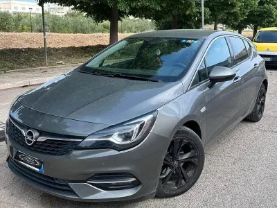 Usata Opel Astra Ultimate 122 CV (89 kW) 2020 Grigio Berlina