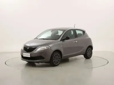 Usata Lancia Ypsilon 69 CV (50 kW) 2024 Grigio Utilitaria