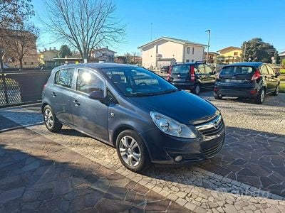 Usata Opel Corsa Edition 86 CV (63 kW) 2010 Blu Berlina