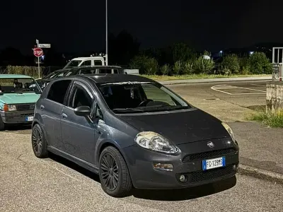 Usata Fiat Grande Punto Lounge 95 CV (69 kW) 2016 Grigio Utilitaria