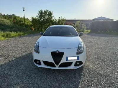 Usata Alfa Romeo Giulietta Exclusive 105 CV (77 kW) 2013 Bianco Utilitaria