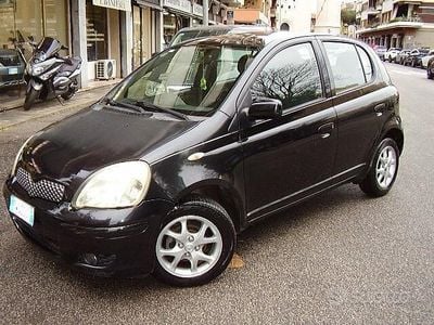 Usata Toyota Yaris 65 CV (47 kW) 2005 Nero Berlina