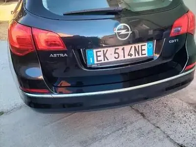 Usata Opel Astra 60 CV (44 kW) 2012 Nero Station wagon