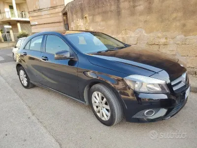 Usata Mercedes A180 140 CV (102 kW) 2013 Nero Utilitaria