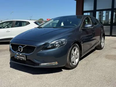 Usata Volvo V40 R-Design 120 CV (88 kW) 2017 Grigio Berlina