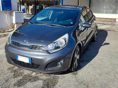 Usata Kia Rio 90 CV (66 kW) 2014 Grigio Berlina
