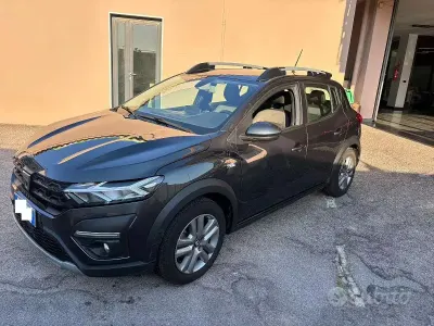 Usata Dacia Sandero Comfort 101 CV (74 kW) 2021 Grigio Berlina