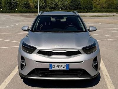 Używany Kia Stonic Urban 82 KM (60 kW) 2023 Srebrny SUV