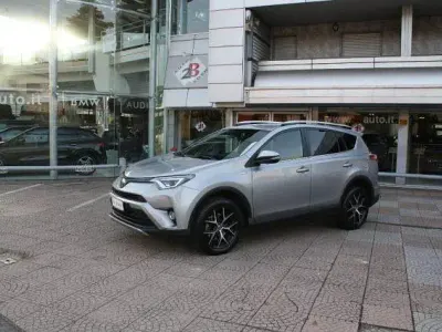 Second-hand Toyota RAV4 Hybrid Lounge 155 CP (114 kW) 2017 Gri SUV