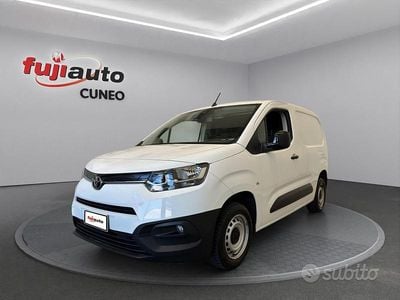 Begagnad Toyota Proace City City 102 HK (75 kW) 2022 Vit Minibuss