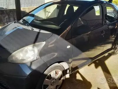 Usata Toyota Aygo 68 CV (50 kW) 2007 Grigio Utilitaria