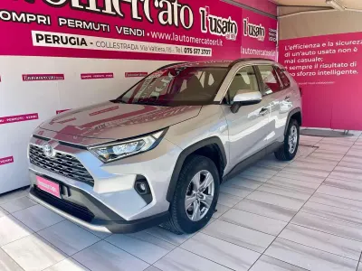 Second-hand Toyota RAV4 Hybrid Active 218 CP (160 kW) 2022 Argintiu SUV