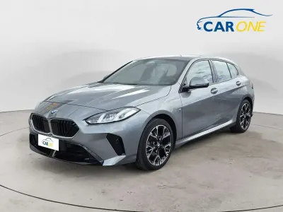 Begagnad BMW 118 M Sport 150 HK (110 kW) 2024 Grå Halvkombi