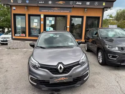 Usata Renault Captur Life 90 CV (66 kW) 2018 Grigio SUV