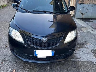 Usata Lancia Ypsilon Gold 69 CV (50 kW) 2015 Nero Utilitaria