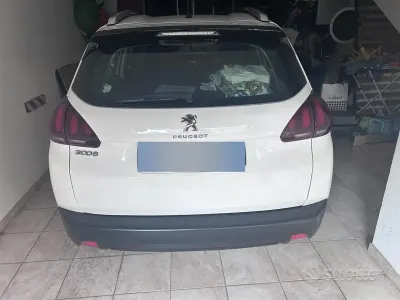 Usata Peugeot 2008 Active 75 CV (55 kW) 2017 Bianco SUV